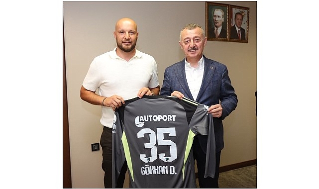 Formasını Büyükakın’a hediye etti, helallik istedi
