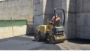 Gemlik Belediyesi Hisar Mahallesi’nde Asfalt Çalışmalarına Hız Verdi