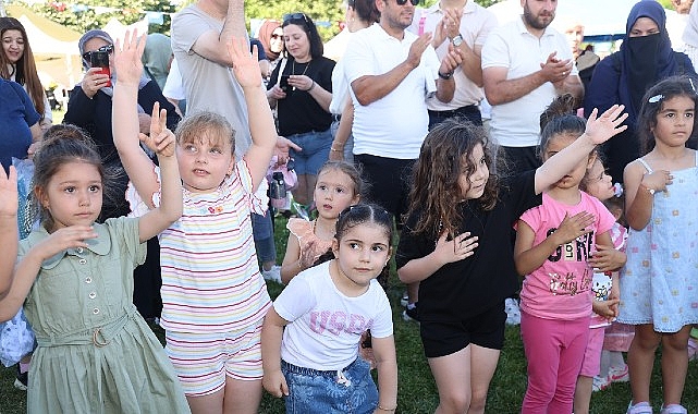 Gündüz uçurtma yaptılar akşam konserde buluştular