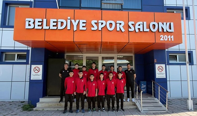İnegöl Belediyespor Midi Erkekler Voleybol Takımı Türkiye Şampiyonasında