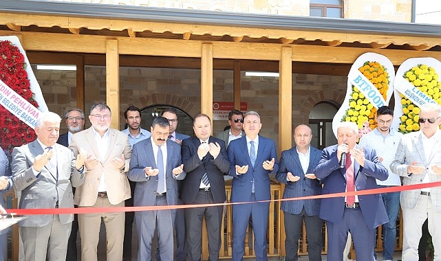 İzmir Bakırçay Üniversitesi Faruk Demir Camii İbadete Açıldı