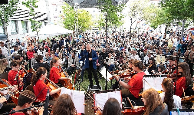 Kadıköy Kitap Günleri heyecanı sürüyor