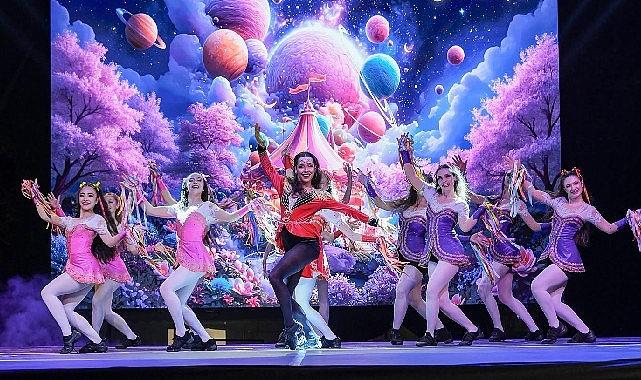Karneval’da çocuklar Luna’nın ışığı ile büyülendi