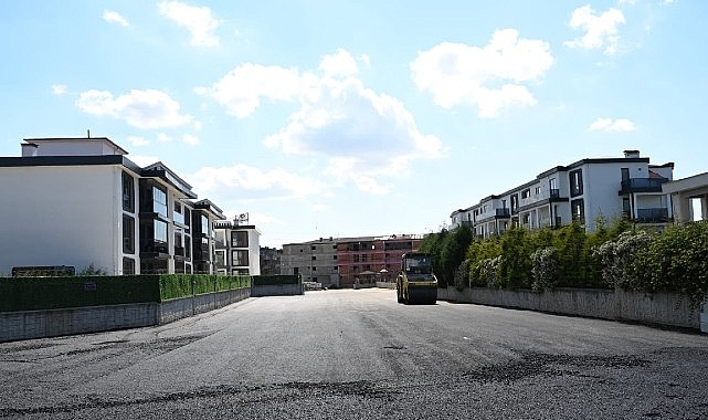 Kartepe’de Asfalt Seferberliği Sürüyor