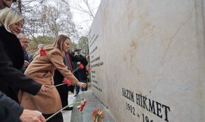 Konak’tan usta şairlere vefa: Nazım Hikmet ve Ahmed Arif Konak’ta anılacak
