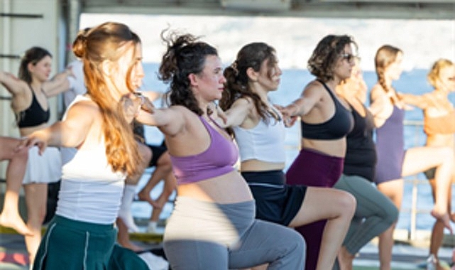 Körfez’in mavisinde 400 kişilik yoga buluşması