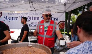 Manisa Büyükşehir’den Birlik ve Beraberlik Tenceresi: Aşure İkramları Soma ve Akhisar ile Başladı