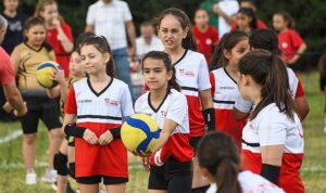 Mini Voleybol Şenliği’nde Çocuklar Madalyalarını Aldı