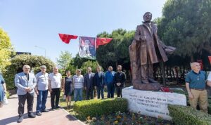 Nazım Hikmet Karşıyaka’da şiirleriyle anıldı