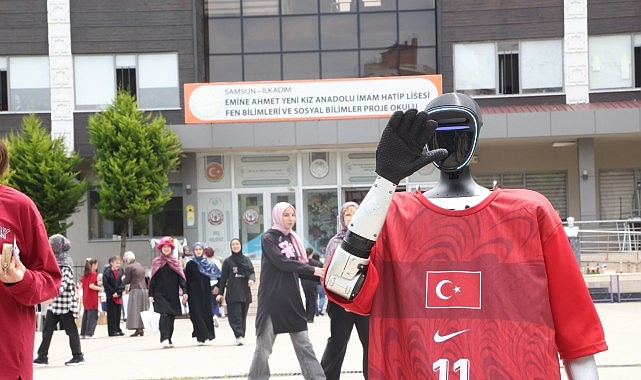 Türkiye’nin nüfusa kayıtlı robotu CANİKMAN Öğrencilerle Buluştu