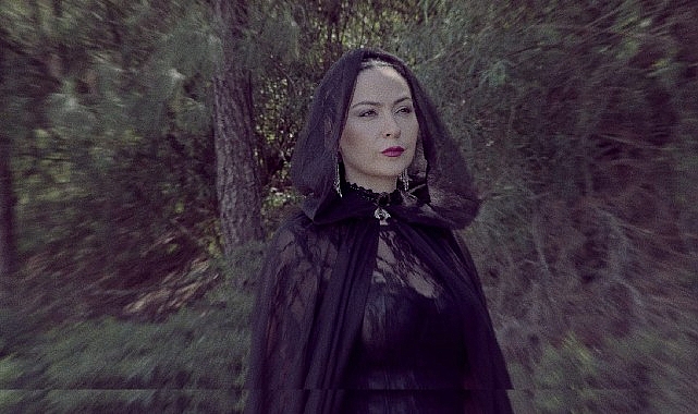 Yasemin Uğurlu’dan Yeni Tekli: “Kızıl Topraklar”