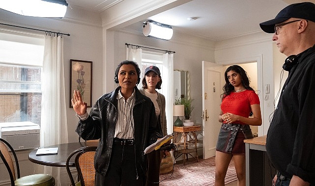 Yeni Komedi Dizisi ‘Not Suitable for Work’, İlk 3 Bölümüyle Şimdi Sadece Disney+’ta Yayında!