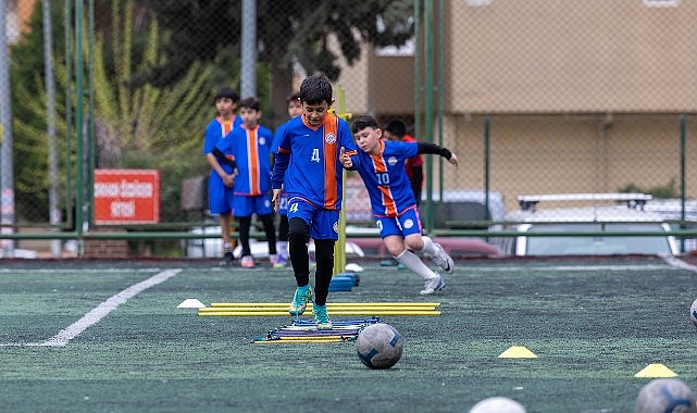 Yenişehir Belediyesi çocukları sahaya indiriyor