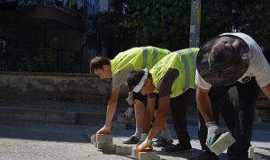 Ayvalık’ta Aynı Anda Altı Noktada Yol Yapım Çalışması