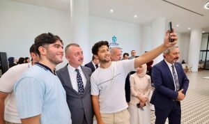 Bakan Çiftçi’den Alev Alatlı Kütüphanesi’ne tam not;  “Yeter ki siz okuyun, çalışın”