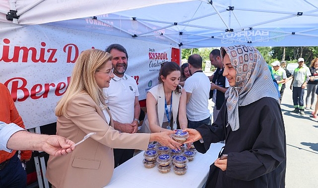 Bakırköy Belediyesi’nden Binlerce Kişiye Aşure İkramı
