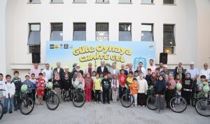 Başkan Altay “Güle Oynaya Camiye Gel” Projesi Kapsamında Çocukların Sabah Namazı Coşkusuna Eşlik Etti