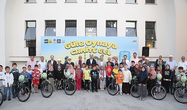 Başkan Altay “Güle Oynaya Camiye Gel” Projesi Kapsamında Çocukların Sabah Namazı Coşkusuna Eşlik Etti
