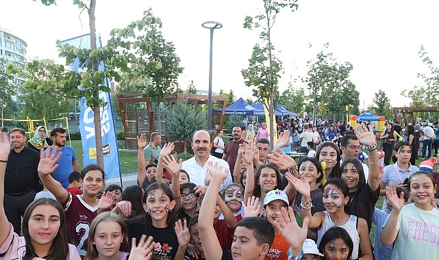 Başkan Altay “Parklarda Şenlik Var” Etkinliğinde Çocukların Yaz Coşkusuna Ortak Oldu