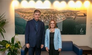 Başkan Tugay Güzelbahçe’de esnaf ve vatandaşlarla buluştu
