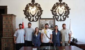 Başkan Vekili Özdemir ve Başpehlivan Erkan Taş Edirne Belediyesi’ni ziyaret etti