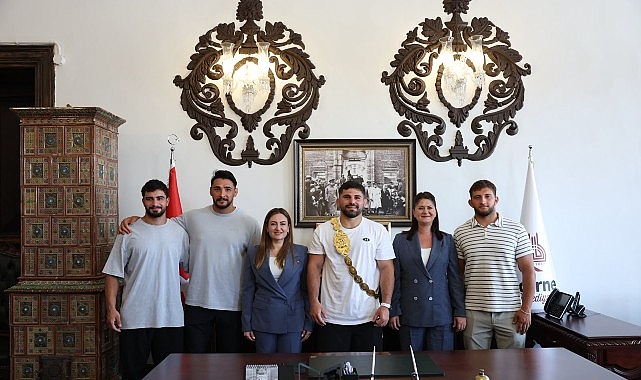 Başkan Vekili Özdemir ve Başpehlivan Erkan Taş Edirne Belediyesi’ni ziyaret etti