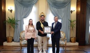 Başpehlivan Erkan Taş’tan Vali Şahin’e ziyaret