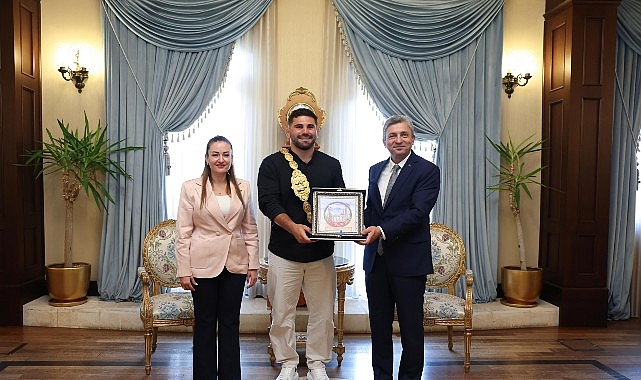 Başpehlivan Erkan Taş’tan Vali Şahin’e ziyaret