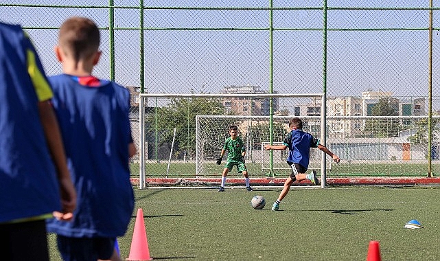 Buca’da yaz tatili futbolla renkleniyor