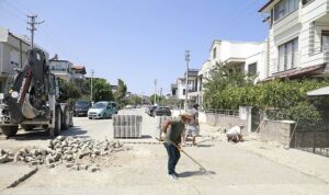 Burhaniye Belediyesi Fen İşleri Ekipleri Çalışmalarını Sürdürüyor