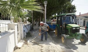 Burhaniye’de Yol Yapım, Bakım ve Onarım Çalışmaları Aralıksız Devam Ediyor