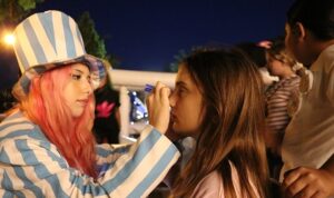 “Büyükşehir Çocuk Şenliği Gördes’te” Çocuklara Unutulmaz Bir Akşam Yaşattı