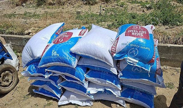 Büyükşehir’den Yangından Etkilenen Gördesli Üreticiye Yem Desteği