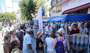 Büyükşehir’in aşure ikramları sürüyor