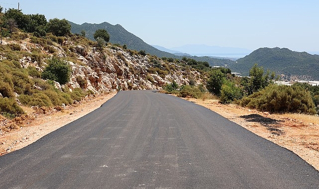 Büyükşehir’in sıcak asfalt çalışması sürüyor
