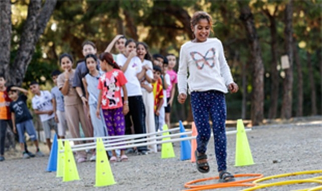 Çocuklar Kadifekale’de doyasıya eğlendi