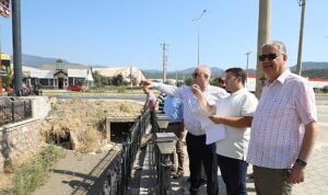 Edremit’te trafiği rahatlatacak yan yol çalışması