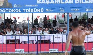 Feslikan Yağlı Pehlivan Güreşleri’ni Başpehlivan Erkan Taş kazandıf