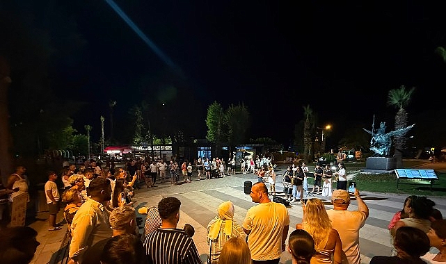 Geleceğin müzisyenleri Kemer gecelerini hareketlendirdi
