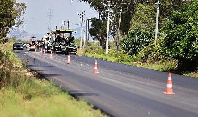 İZBETON Ekipleri Efes Selçuk’ta Yolları Yeniliyor