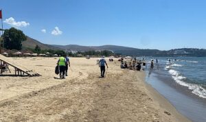 İzmir Büyükşehir Belediyesi iş birliğiyle Efes Selçuk sahillerinde temizlik mesaisi devam ediyor