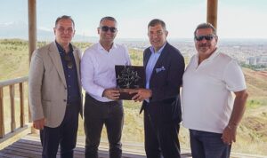 Kâmil Koç ve Mercedes-Benz Türk,  Bir Asırlık Başarıyı Beraber Dikilen Fidanlar ile ölümsüzleştirdi