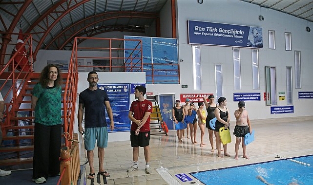Karşıyaka’da yüzme zamanı: Yaz tatili havuz keyfiyle taçlanıyor