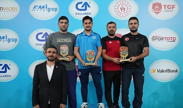 Kartepeli Güreşçilerden Madalya Yağmuru