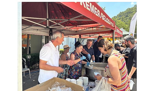 Kemer Belediyesi’nin aşure ikramları sona erdi