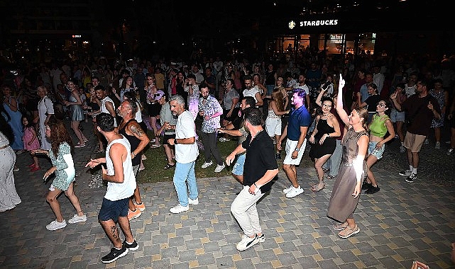 Kemer’de muhteşem Latin dans şovu
