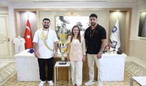 Kırkpınar Başpehlivanı Erkan Taş’a coşkulu karşılama
