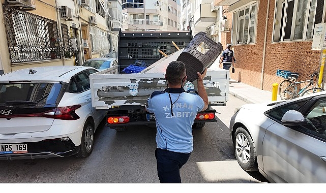 Konak zabıtasından kaldırım işgallerine karşı sıkı denetim