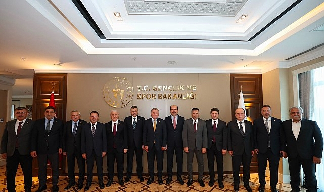 Konya Heyeti Bakan Bak ile Şehrin Gençlik ve Spor Yatırımlarını İstişare Etti