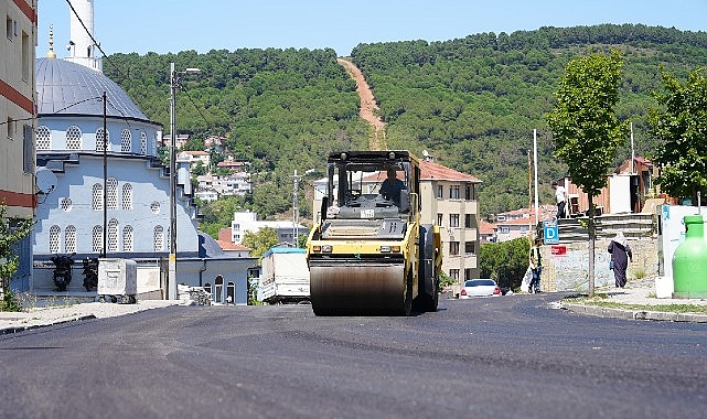 Maltepe’de asfalt mesaisi Başıbüyük’te sürüyor